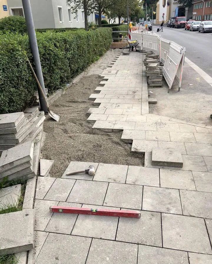 Pflaster Verlegung für Gehweg